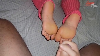 I Gave A Footjob To My Stepbrother And Helped Him Reach Orgasm