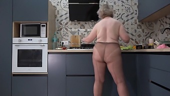 Watch A Curvy Milf In Nylon Pantyhose In The Kitchen Behind The Scenes