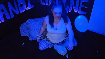 Adorable Milf Indulges In Balloon Fetish In A Safe, Family-Friendly Video