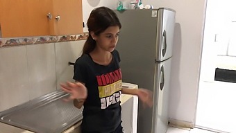 I Just Moved Into A New House With My Family And I Have My Stepsister Give Me A Blow Job.